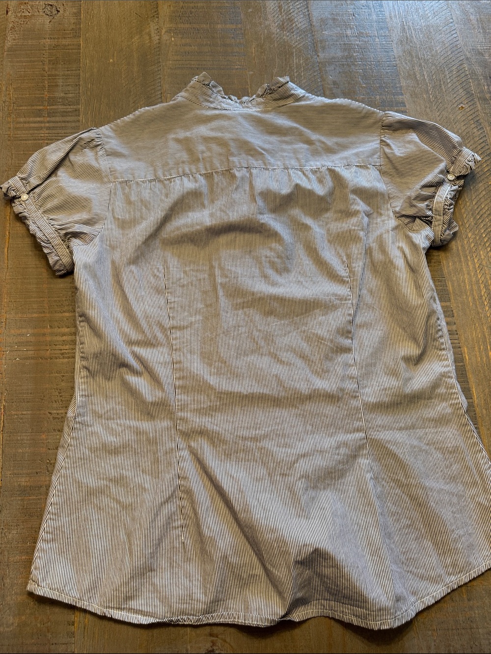GAP Gray Ruffle Front Button-Down Shirt - Picture 4 of 4
